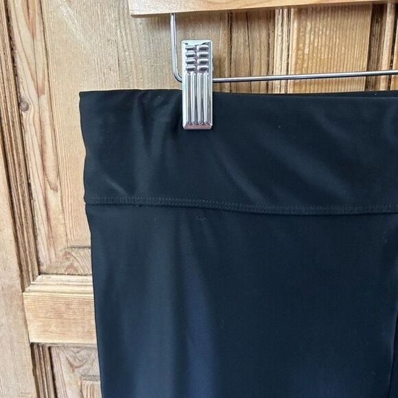 Torrid 2 Black Leggings 2X Cropped Athletic Active High-Rise Capri Swim Leggings - Picture 3 of 10